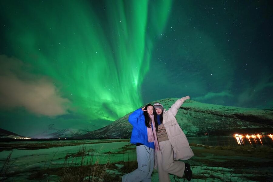 Tromso: Northern Lights Minibus Tour with Campfire - What the Campfire Adds to the Experience