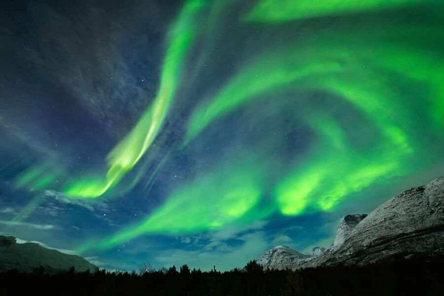 Tromsø: Northern Lights Photography Tour - Choosing a viewing spot in changing weather