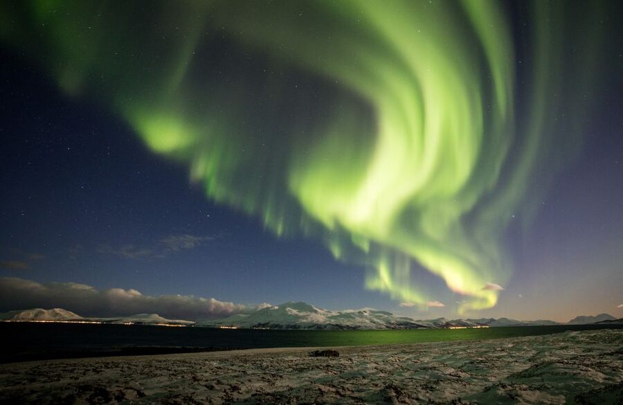 Tromso: Northern Lights Photography Tour by Bus (or miniBus) - Learning to photograph the Northern Lights