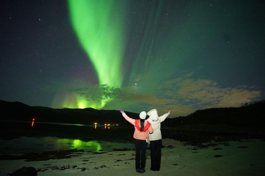 Tromsø: Northern Lights Tour with Free Professional Portrait - The return ride and hotel drop-off