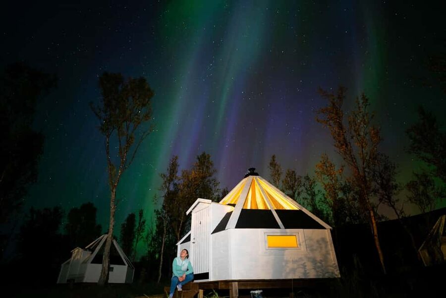 Tromsø: Snowmobile Safari with Aurora Crystal Lavvo Stay - Waiting for the Northern Lights