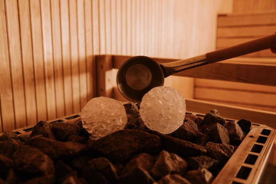 Tromsø: Spa/Pool with Bath, Sauna and Outdoor Heated Pool - Make the outdoor heated pool your main stop