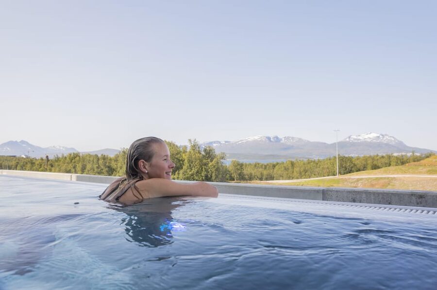 Tromsø: Spa/Pool with Bath, Sauna and Outdoor Heated Pool - The Olympic-sized pool brings real swimming space