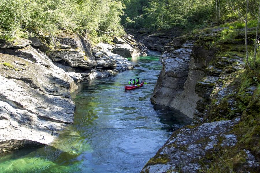 Voss: Raundal River Guided Canoe Tour - A gentle river trip with real whitewater