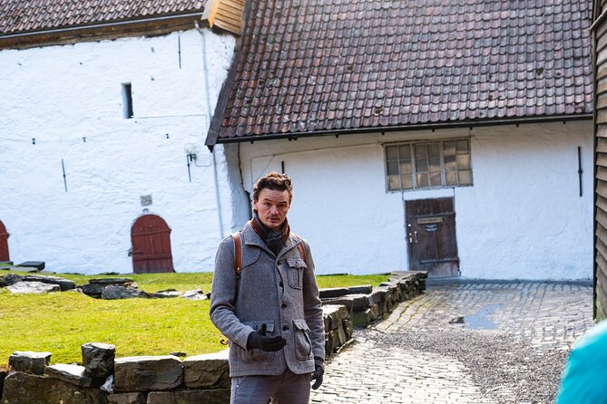 Walking Tour in Bergen of the Past and Present - Climbing into Fjellsiden’s wooden lanes