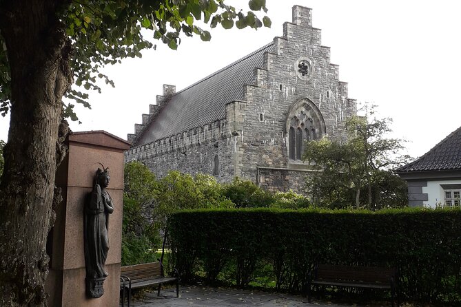 Walking tour: Medieval Spirit of Bergen + sweet Arctic gifts - Rosenkrantz Tower and Haakon’s Hall from outside