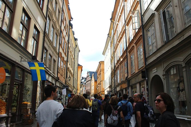 Walking Tour of Stockholm Old Town - The narrowest street and the St. George story